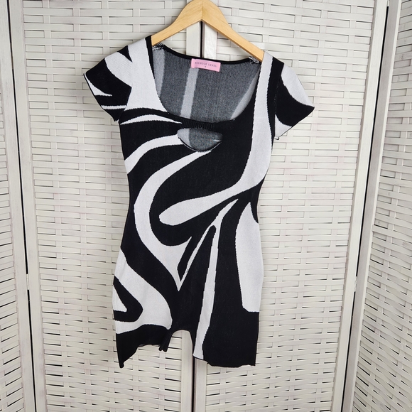 Nichole Lynel Black‎ And White Knit Romper Zebra Shorts Size Small - Picture 3 of 8